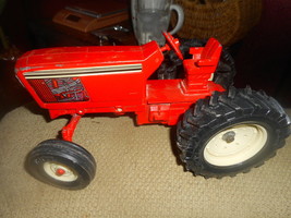 Ertl #415 Red International Farm Tractor 1/16 Scale Diecast 8&quot; Long Vintage - £31.59 GBP