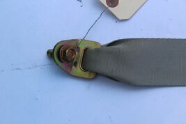 2003-2004 INFINITI G35 SEDAN REAR CENTER SEAT BELT BUCKLE K2875 image 2