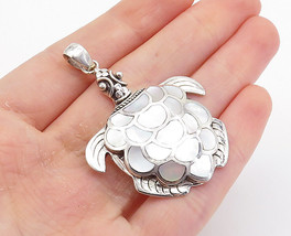 925 Sterling Silver - Inlaid Mother Of Pearl Sea Turtle Motif Pendant - PT6015 - £38.62 GBP