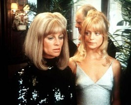 Shampoo 1974 legends Julie Christie &amp; Goldie Hawn dressed for party 8x10 photo - $10.99