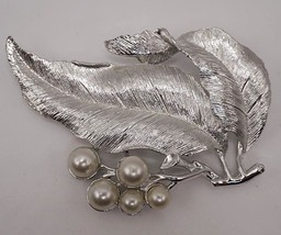 Sarah Coventry SC Silver Tone Leaf Branch Faux Pearl Brooch Pin - £15.64 GBP