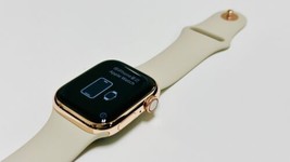 Custom 24K Rose Gold 41MM Apple Watch SERIES 8 Stainless Steel Sport Band - £1,117.50 GBP