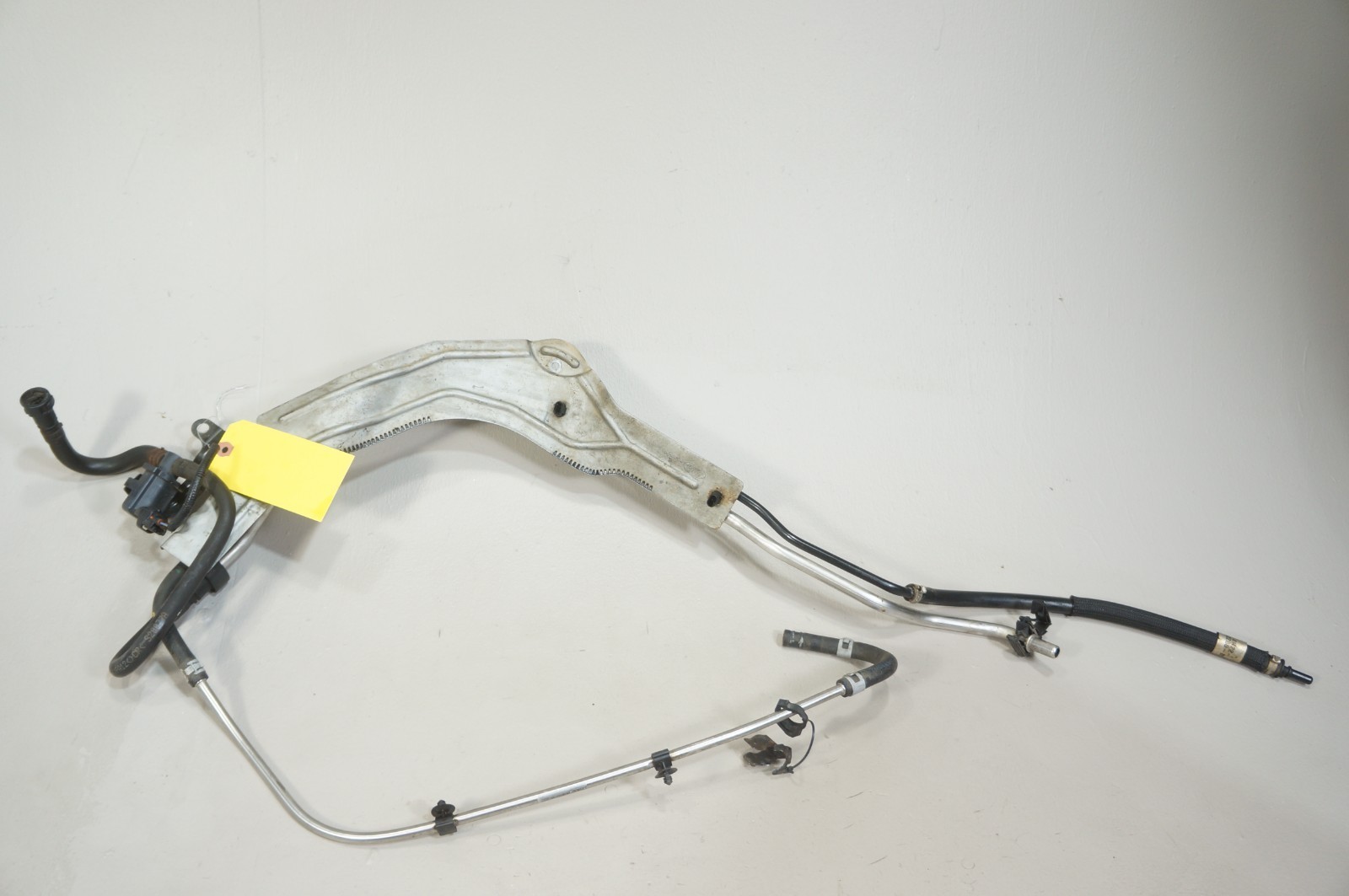06-2009 land range rover sport L320 4.2l engine fuel rail undercariage Item image 9