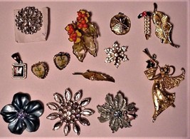 Vtg lot 14 pc Jewelry Pins Pendants - £31.17 GBP