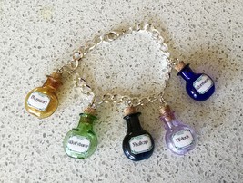 Harry Potter Themed Herbal Ingredients Potion Bottles Charm Bracelet - £5.09 GBP
