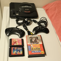 Original SEGA GENESIS Console MK-1601 System 2 Controllers 3 Games Works Great - £117.15 GBP