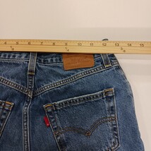 Levi's Premium Women's Blue Denim 80s Mom Distressed Jeans Size W26×L30 image 10