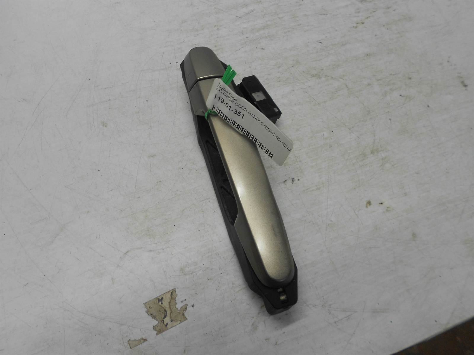 2004-2009 TOYOTA PRIUS HYBRID REAR RH PASSENGER EXTERIOR DOOR HANDLE OEM - $34.99