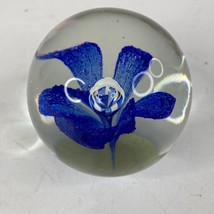Vintage Art Glass 2.5&quot;  Round Paperweight Cobalt Blue Flower Controlled Bubble - £15.78 GBP