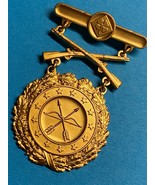 4th ARMY, EXCELLENCE IN COMPETITION EIC, RIFLE, GOLD, BADGE, PINBACK, HA... - $1,222.72 MXN