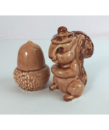 Vintage Squirrel Wearing Acorn Cap &amp; Acorn Nut Salt &amp; Pepper Shakers - $176.33 MXN