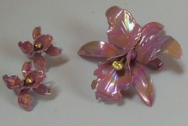 Vintage Iridescent Pink Enamel Flower Brooch &amp; Matching Screw-back Earrings - £37.15 GBP