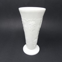 Indiana Colony Harvest Grape White Milk Glass 8&quot; Tall Vase - £8.48 GBP