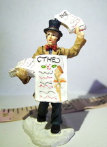 Grandeur Noel Victorian Village EXTRA EXTRA Newspaper Man Figurine 2002 - £10.81 GBP