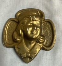 Vintage Girl Scout Gold Trefoil Chalkware Wall Hanging - £14.10 GBP