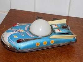Vintage 1950’s Space Universe Battery Operated Car - $2,356.13 MXN