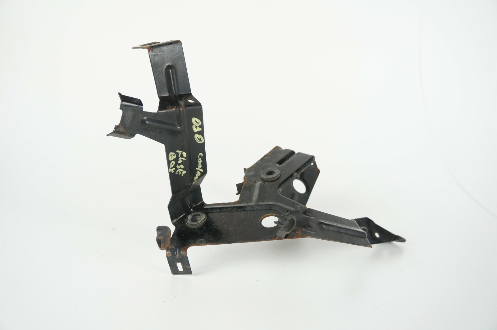 06-2012 mercedes w251 r350 r500 r320 engine coolant tank fuse box bracke... - $72.87