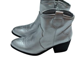 Women&#39;s Sz 9 Silver Cowboy Boots -Dirty Laundry- Ankle Booties Western NWOB - $555.09 MXN