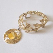 Vintage Coro Goldtone Leaf Bracelet Engravable Blank Medallion Safety Chain - £35.70 GBP