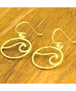 14K yellow gold wave earrings for women dangling with hooks 18mm in diam... - €292,66 EUR
