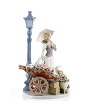Lladro 01006809 Flowers For Everyone Women  - £3,895.80 GBP