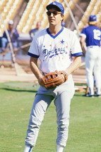 Kevin Costner, Rare candid shot in Dodgers baseball outfit 4x6 photo - £3.79 GBP