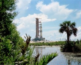Apollo 17 Saturn V rocket arrives at launch pad 39A at KSC New 8x10 Photo - £6.88 GBP