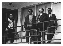 Martin Luther King Jr. On The Balcony Of The Lorraine Motel 5X7 B&amp;W Photo - £6.77 GBP