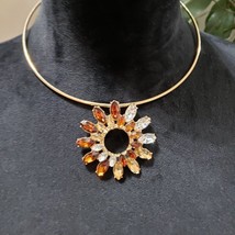 Isaac Mizrahi Women Glass Beads Floral Brooch Pendant Necklace w/ Lobster Claspr - £21.80 GBP