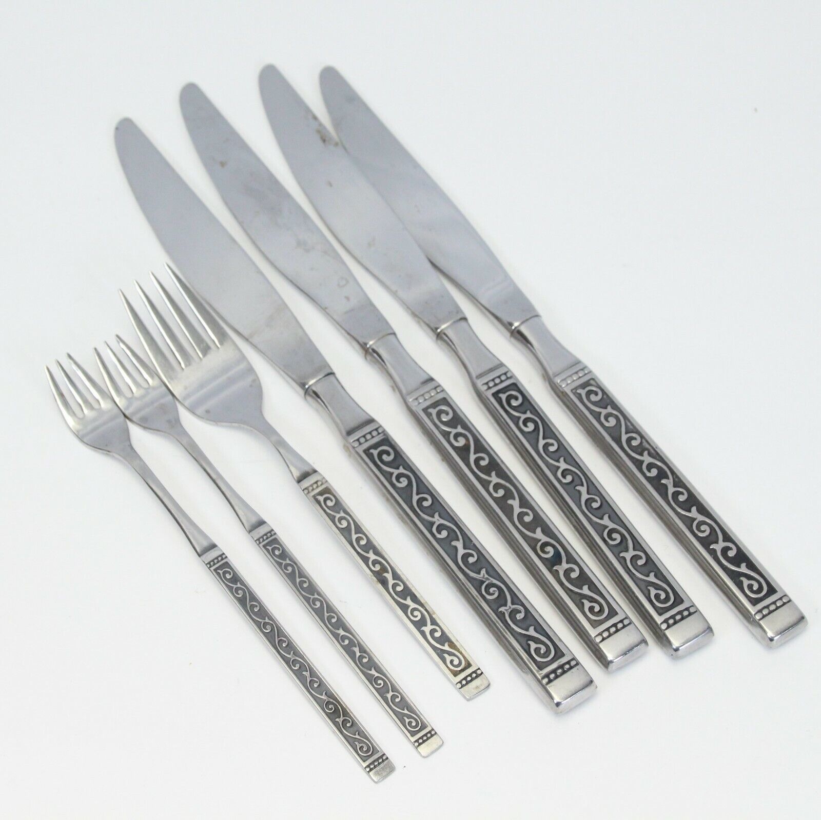 Oneida Spanish Court Dinner Knives Salad Fork Seafood Forks Stainless Lo... - $12.73