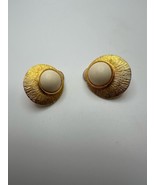 Vintage Carol Dauplaise Gold Pearl Clip Earrings 2.8cm - $52.14 CAD