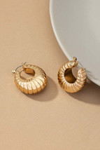 Lightweight puffy clam shell pattern hoop earrings - £9.48 GBP