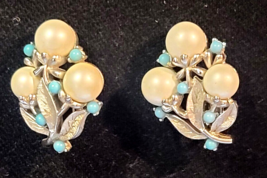 Vtg Sarah Coventry Silver Tone Faux Pearl Turquoise Bead Clip On Earrings 1960&#39;s - £26.69 GBP