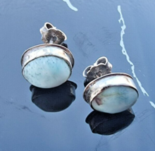 ANTIQUE HANDMADE 925 STERLING SILVER NATURAL 10x8 mm.  LARIMAR STUD EARR... - $703.88 MXN