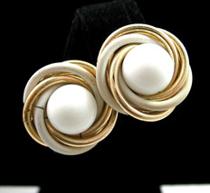 Trifari Clip On Earrings Vintage White Glass Bead Rings Goldone Round 13/16&quot; - £16.87 GBP
