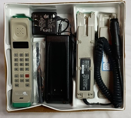  Motorola Dynatac 8000 Series 1992 Brick LA Cellular Phone F09LFD8459DG - $489.00
