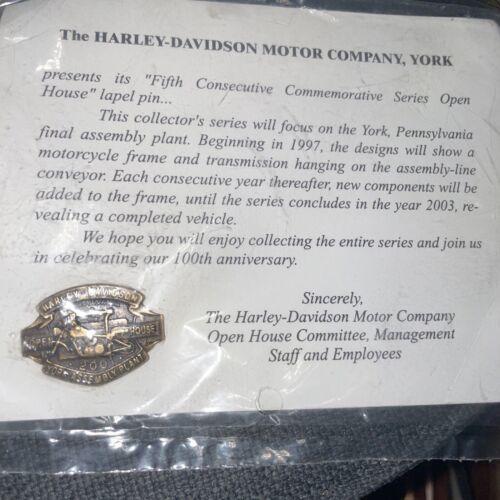 2001  OPEN HOUSE HARLEY DAVIDSON PLANT VEST HAT PIN - $4.99
