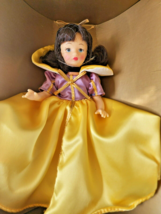 Horsman NIB 1981 Walt Disney&#39;s Classics Snow White 9&quot; Doll In Beautiful Dress - £21.77 GBP