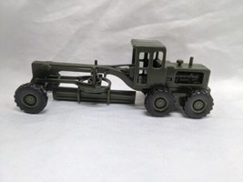 Miniature Military Vehicle With 2 Infantry Soldiers  - $31.67