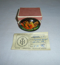 Russian Black Lacquer Hand Painted Artist Signed Christmas Brooch Vintage - £27.06 GBP