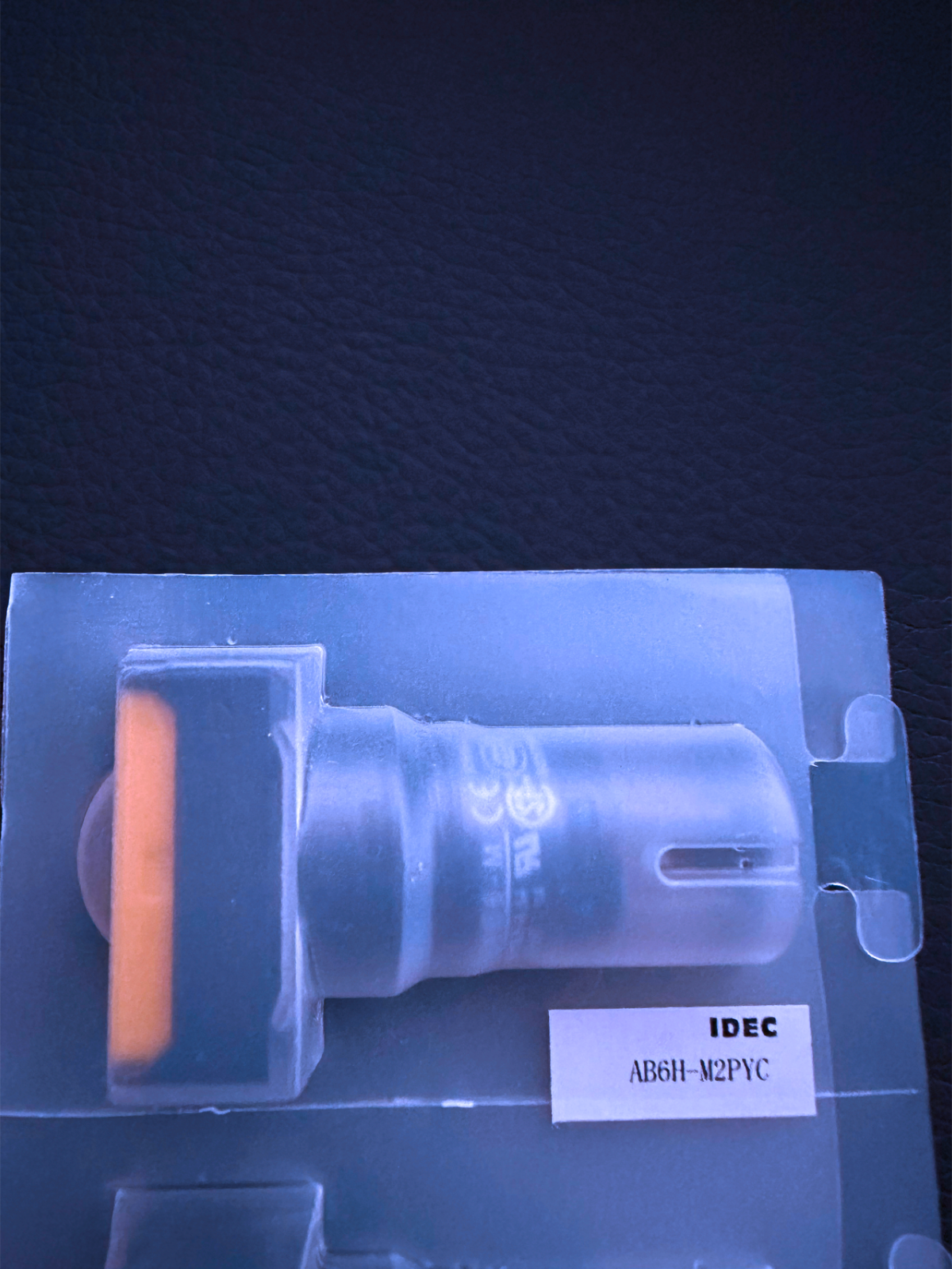 AB6H-M2PYC IDEC Rectangular Non-Illuminated Pushbutton Momentary IP65 18... - $15.80
