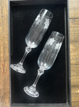 (2) Vintage Floral Etched CHAMPAGNE FLUTES, Elegant Glasses, Pre-Owned - $468.67 MXN