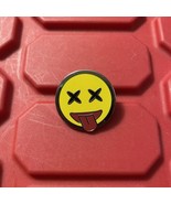 Coach New York Smiley Face Clout Silver Tone Enamel Lapel Pin Pre Owned - $36.85 CAD