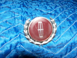 1986 CONTINENTAL EMBLEM SIDE PILLAR OEM USED ORIGINAL FORD LINCOLN PART ... - €57,74 EUR
