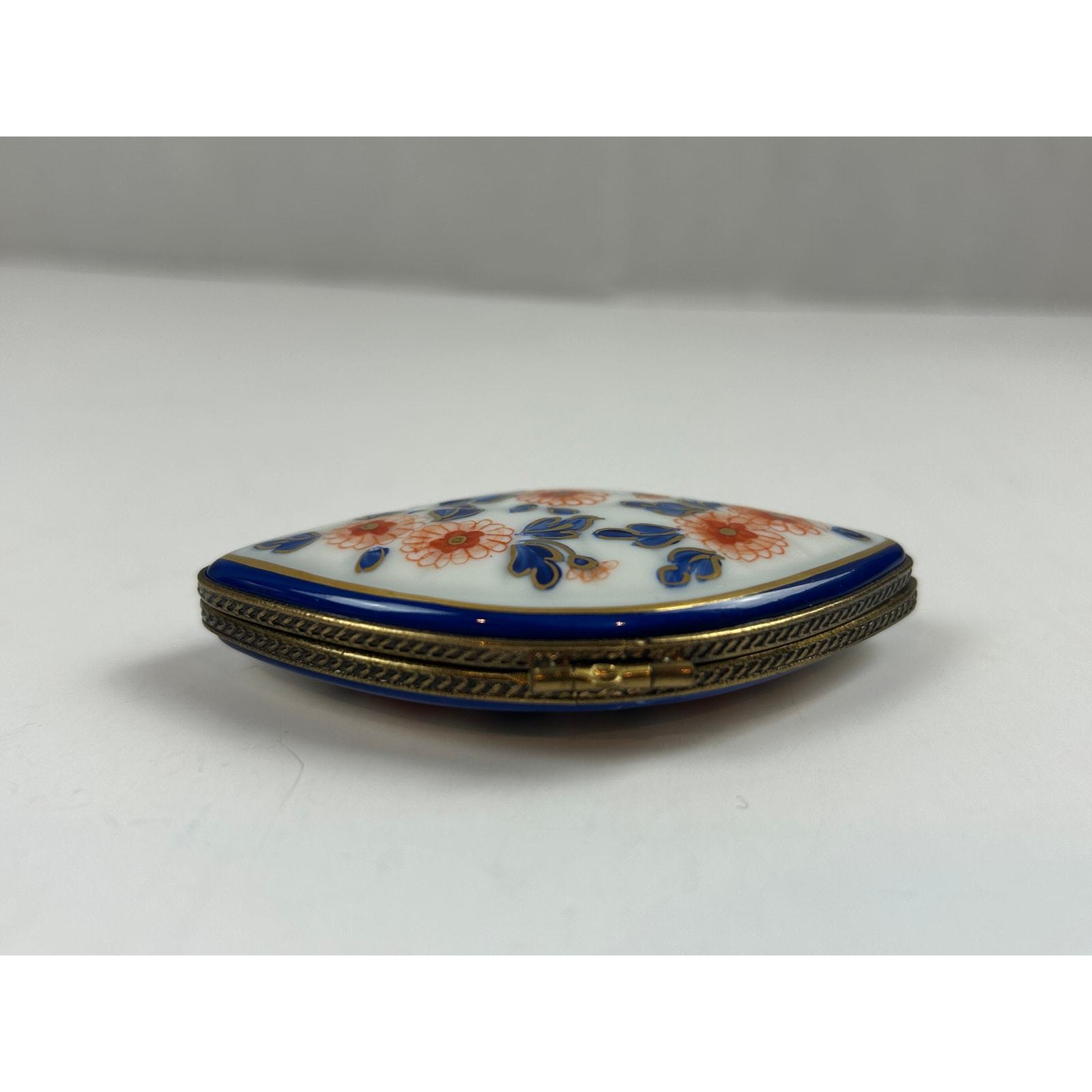 Hand-Painted Limoges Peint Main Trinket Box – Chamart Exclusive Floral Design Item image 4