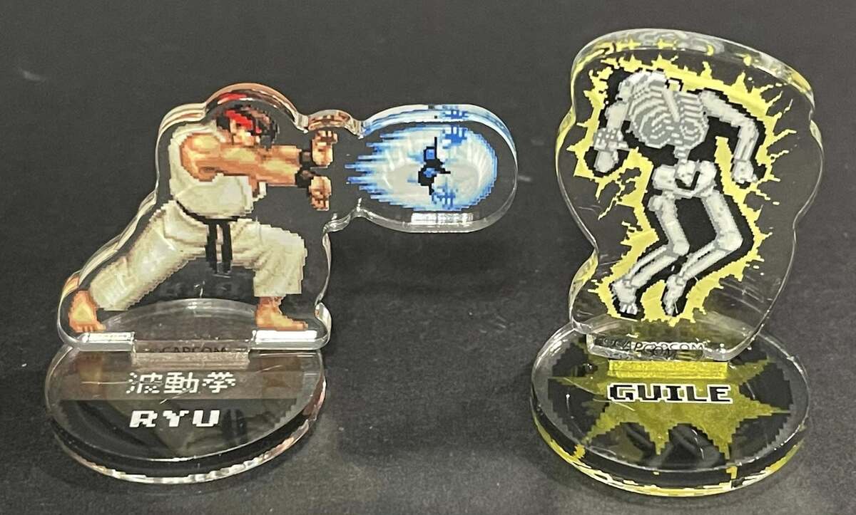 STREET FIGHTER II - RYU &amp; GUILE (1.5 inch) ACRYLIC STAND - $35.00