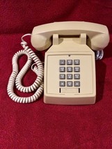 Vintage 1996 Tan Table Top Desk Telephone 2500 Push Button - Nice! - £17.76 GBP