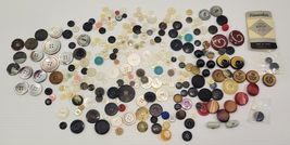 *Z23) Mixed Junk Drawer Lot of Approximately 270 Vintage Buttons - $9.89