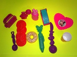 Minnie Mouse Doll Softee Dough kitchen accessories - $278.27 MXN