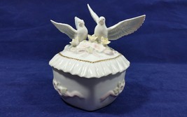 Vintage Heritage House Music Box Jewelry Box Trinket Box Collector Edition - £75.93 GBP